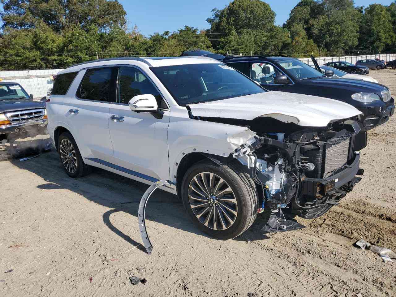 السلام عليكم بلسايد 24 كلكرافي الحادث فقط هذا الي بل صوره بدون دواخل وبدون ايرباك  السياره شغاله وتمشي بعد يومين توصل للعقبه  السياره اعله فئه والتفاصيل كلها بل صور الجاملغ والبنيد يرجعن بارد اني مستوردها السياره ابيعها بمكانها او واصل. سعرها بمكانها مع فتح الحاويه تستلمها جاهزه للتعقيب ب 285  ومجالها بسيط مكاني بغداد وهذا رقمي الشراي يتصل ويشلع عيوني ***********
