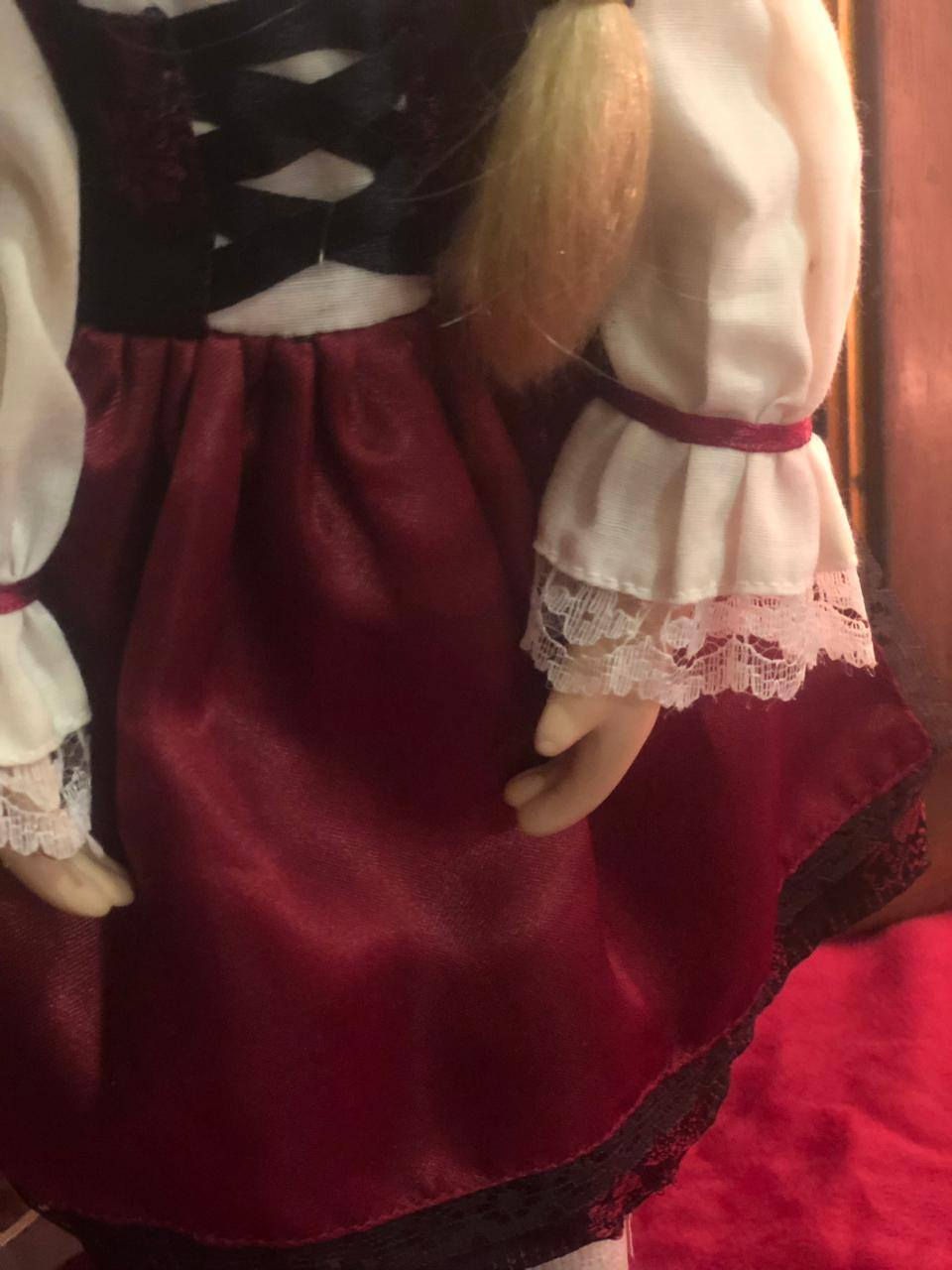 دمى بهذه التفاصيل الجميلة 🤩
👌 دمى قديمة من الفخار
 مثالية للعرض أو كقطعة ديكور 
 مناسبة للجمع أو كهدية قيمة
(ايد وجه وقدم من الفخار
وباقي الجسم قماش ) 
ارتفاع ٤٠سم  
سعر ٣٠ الف 
متوفر توصيل


**إذا كنت صاحب هذا الإعلان وتريد حذفه لأي سبب، رجاءا أرسل رسالة إلى الدعم الفني**