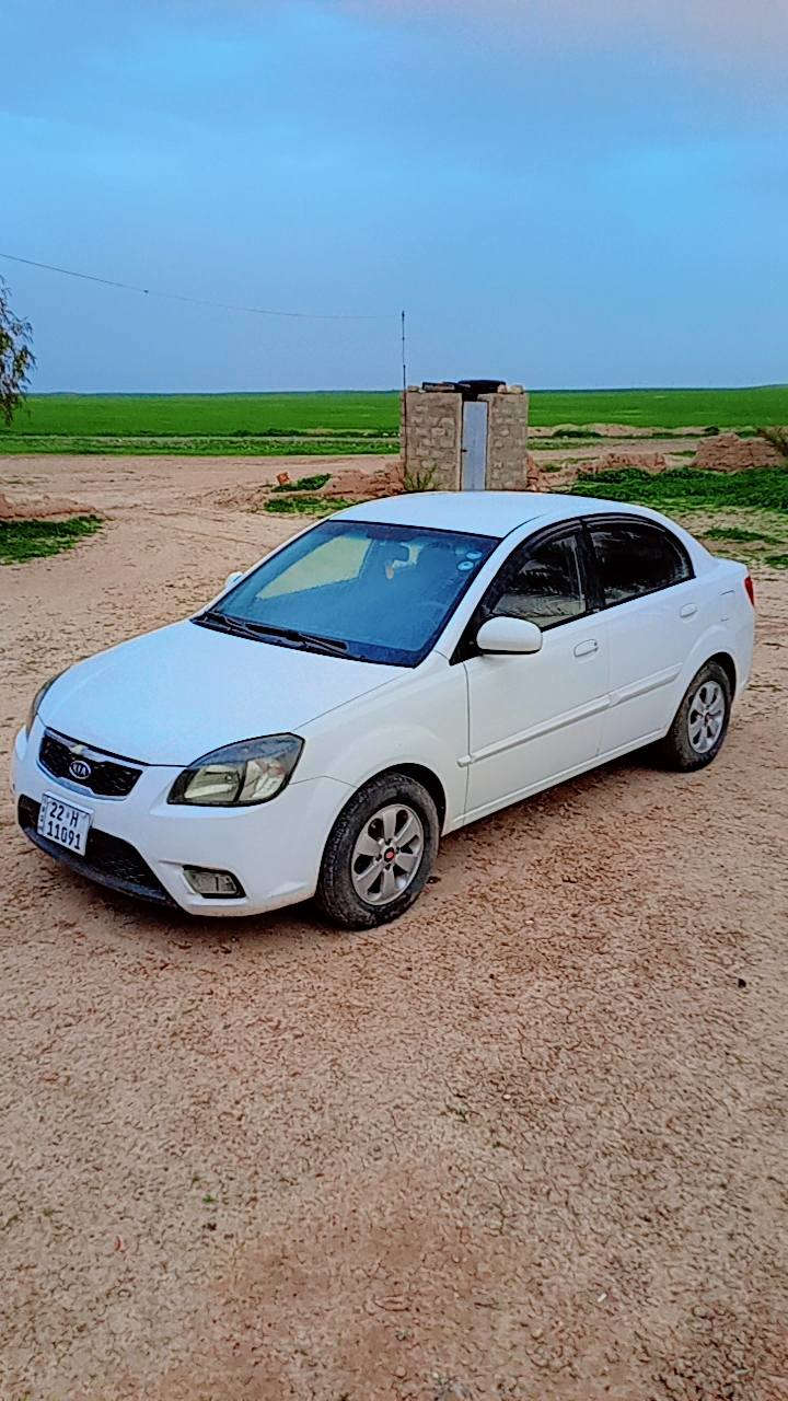 السلام عليكم للبيع كيا ريو موديل 11 رقم دولي كير ومحرك بشرط داخل برايد شاشه وتحكمات ستيرن كير اوتو سياره احلى من صور شراي يتصل ع رقم ***********
