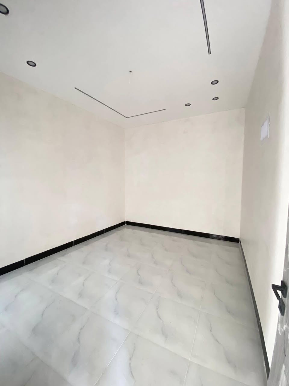 دار للبيع
في حي الميثاق قرب آلسوق
مساحة 100متر جبه 11متر
***********
