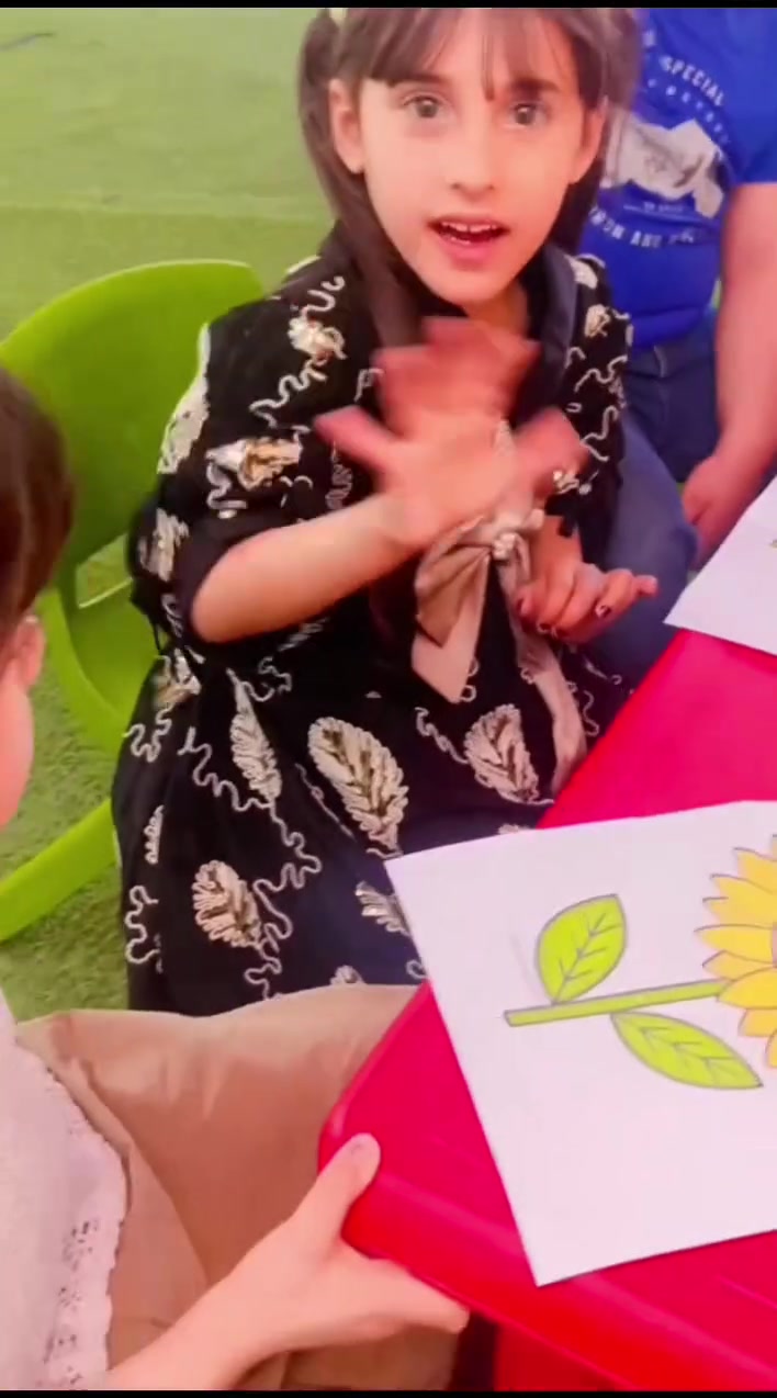 "حديقتنا الجميلة.. سقيناها بالحب فكبرت بالبهجة."🥰

روضة صباح الخير🌼🙃

ورقة امتحان الفنيه 
 
كربلاء سيف سعد شارع مدرسة رابعة العدوية 

***********

#ضحكات_صغيرة #رياض_الأطفال #تعلم_باللعب #روضة_الأطفال
