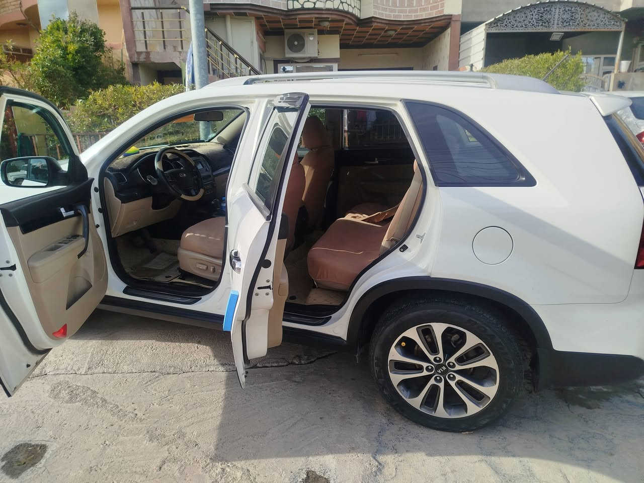 سورنتو 2013 خلیجی امخلي السونر مواصفات فول بس بدون فتحة سنوية رقم دولې باسمې كیر محرك شرط ماشیة 108 الف
مکان کلار 
سعر 167 بې مجال بسیط
***********
