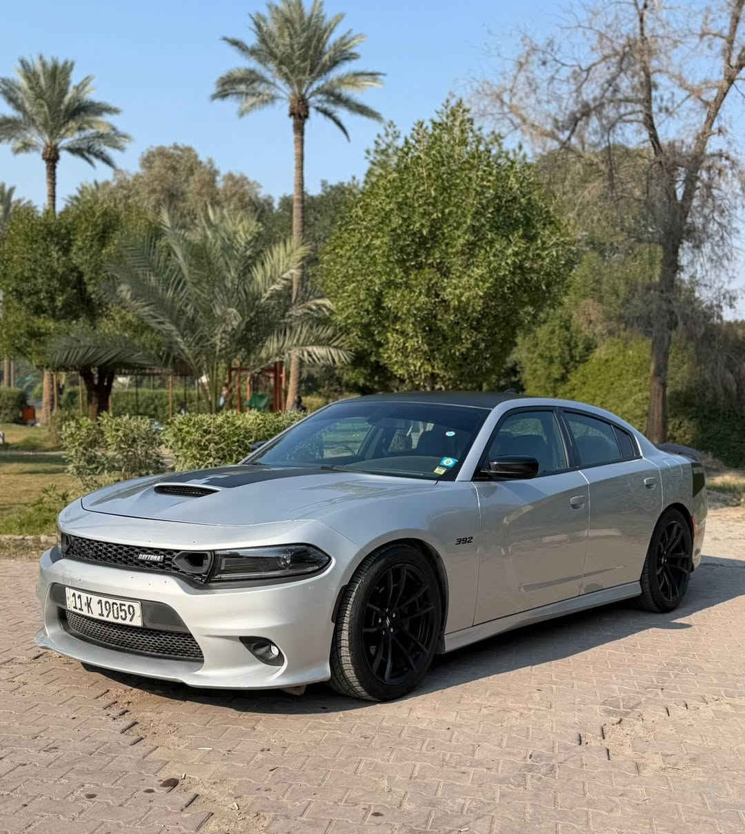 السلام عليكم
جارجر DAYTONA.SRT
موديل : 2023 
ماشية : 10 الف 
المواصفات 
بصمة  
تشغيل عن بعد 
شاشة كاميرا 
تحكم ستيرن جهتين 
كروز سرعة 
شفتات ستيرن 
ذاكرة خزن ميموري 
كشنات تدفئة 
كشنات كهرباء 
كشنات شامو 
ستيرن هيتر 
قطعتين تبريد 
ويل كب كروم 
حساسات امامية + خلفية 
رادارات 
ستيرن كهرباء 
المكينة 8 سلندر 
 6400 
بلوجكتور 
لد امامي 
لايت زنون 
(رقم بغداد الجديد مشروع وطني بأسمي)
الحادث : جاملغ خلفي + صندوك مبدل نفس الون . بدون اي ايرباك 
السعر : 288 وبيها مجال بسيط 
العنوان : بغداد الكاظمية قرب مرور الكاظمية معارض جكوك معرض الرحمن 
للاستفسار 
عبدالرحمن 
 *********** 
 ***********
