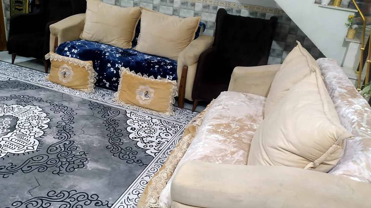 تخم اربع مقاعد نضيف اخو جديد نضافته 100٪ سعره مناسب 350يوجد داخل بغداد لتواصل تصال على *********** بغداد, العراق
