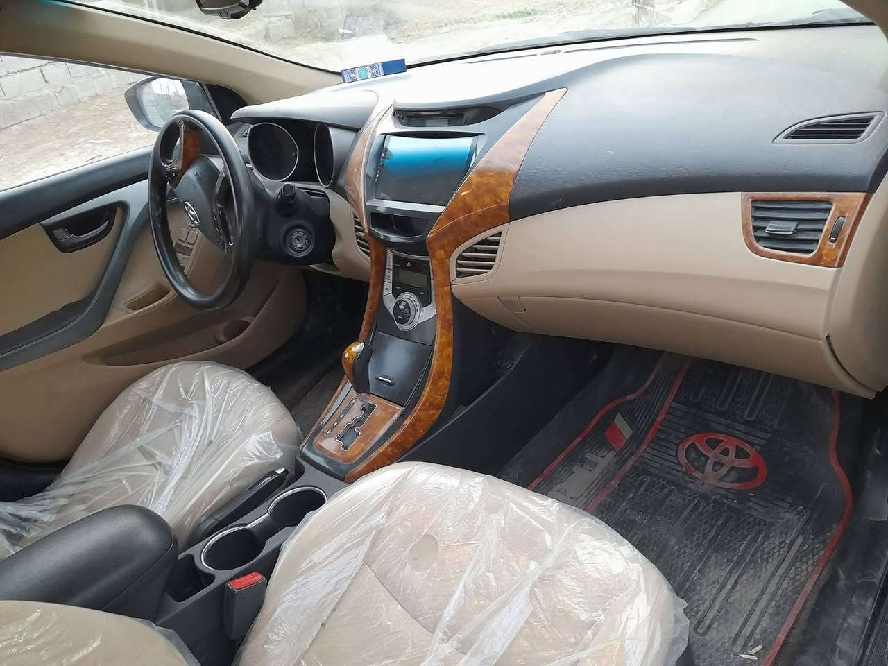 اخوان اقرو المنشور زين
الانتره للبيع خليجي مضلع اللون ابيض  موديل ٢٠١٢ محرك 1٨٠٠ السياره مكفوله 
السيارة ماشية 196 الف
الكير والمحرك تمام
تبريد شغال بحاله جيدة
راديتر جديد
صدر بالكامل جديد قبل يومين شديته
تايرات شادلها طخم قبل ٢ اشهر 
 والسيارة نظيفة
ملاحظة مهمة ((السيارة صاحبها الشرعي متوفي باسم  هيوا قاسم)) والرجل بأسمه 4900 سيارة
 وعندي وكاله خاصة من عنده والسياره عليها اشارة حجز احترازي فقط(( اشارة الحجز بسبب القاصرين))
والسياره صارلها 4 سنين  يمي  مكانه بغداد 
((احولك من ينفتح الحجز))وهسه اهل هيوه يسوون وكاله .بس السياره يضل الحجز احترازي***********اسعره ٩٠ وبيه مجال
