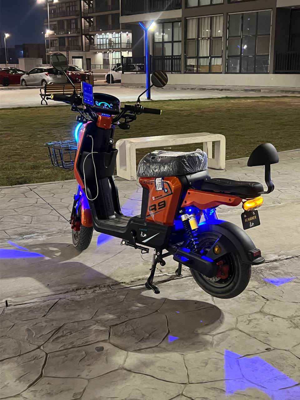 السلام عليكم دراجه للبيع R9 2026
فول مواصفات 

ملف 1500 

اربع نمر سرعتها 109 حقيقي 70 

حساس نضام سرقه تشغيل عن بعد 

نضام باركنك P  ونضام الرجوع للخلف R 

بريكات امامي + خلفي هايدروليك دهن 

دبلات امامي دهن + دبلات خلفيه غاز الاصلي من الشركه 

خمس بطاريات حجم 25 الكبير

ديل اشاره + اربع اشاير اماميه + اناره ليليه + لايتات زنون عالي ناصي 

لون مميز 

الدراجه جديده صارلها يمي سبوعين جديده بمعنا الكلمه 

وانطي بيها ضمان بل بطاريات خاف اكو ناس تكول تعبانات او منفوخات اني انطيك ضمان بل بطاريات شهر كامل وين متريد تفحص روح افحص 

السعر 600 وبيها مجال للطيبين 

الرقم *********** بي واتساب وبيكم خير وتدللون
