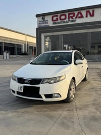 كيا سيراتو 2013 فول مواصفات بيها قطعتين صبغ  السياره ماعايزها كلشي  سع...