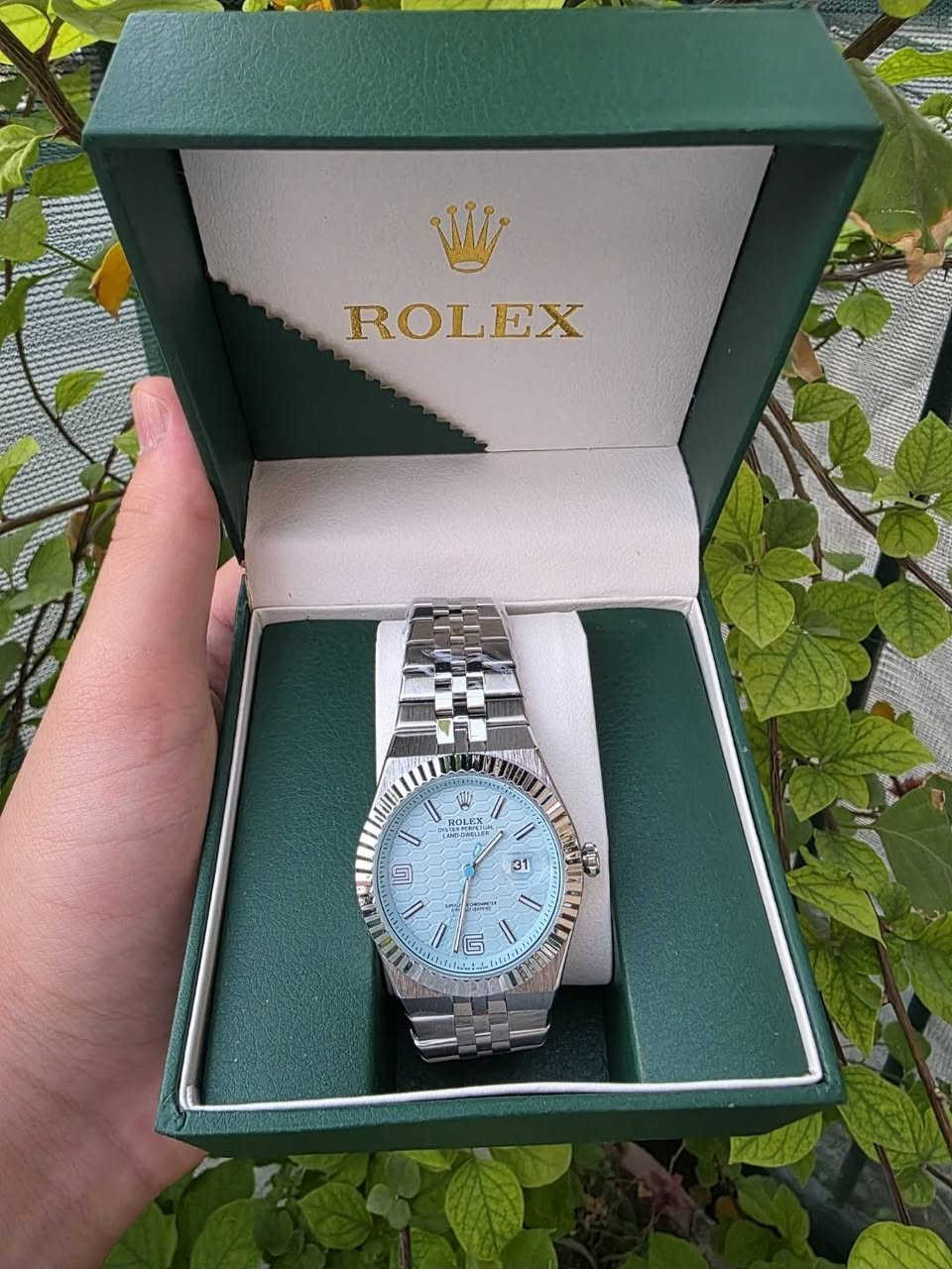 ساعة من ماركة "Rolex"  موديل 2025
تعمل بنظام كوارتز "باتري" 
📟تاريخ شهري    
🔍عدسه مكبر للعداد الشهري 
😍ماكنة  كبس 
🔥زنجيل مشابه التيتانيوم
💥قفل  فراشه
🔥ماكنه على ماطور (تعمل كالاوتماتيك)
💎زنجيل عليه ختم رولكس 
🤩  السعر  30الف مع التوصيل
📞للتواصل والاستفسار يرجى التواصل معنا على الرقم
***********
🚛🚚يوجد لدينا توصيل لجميع محافظات العراق 🚚🚛🇮🇶🇮🇶
