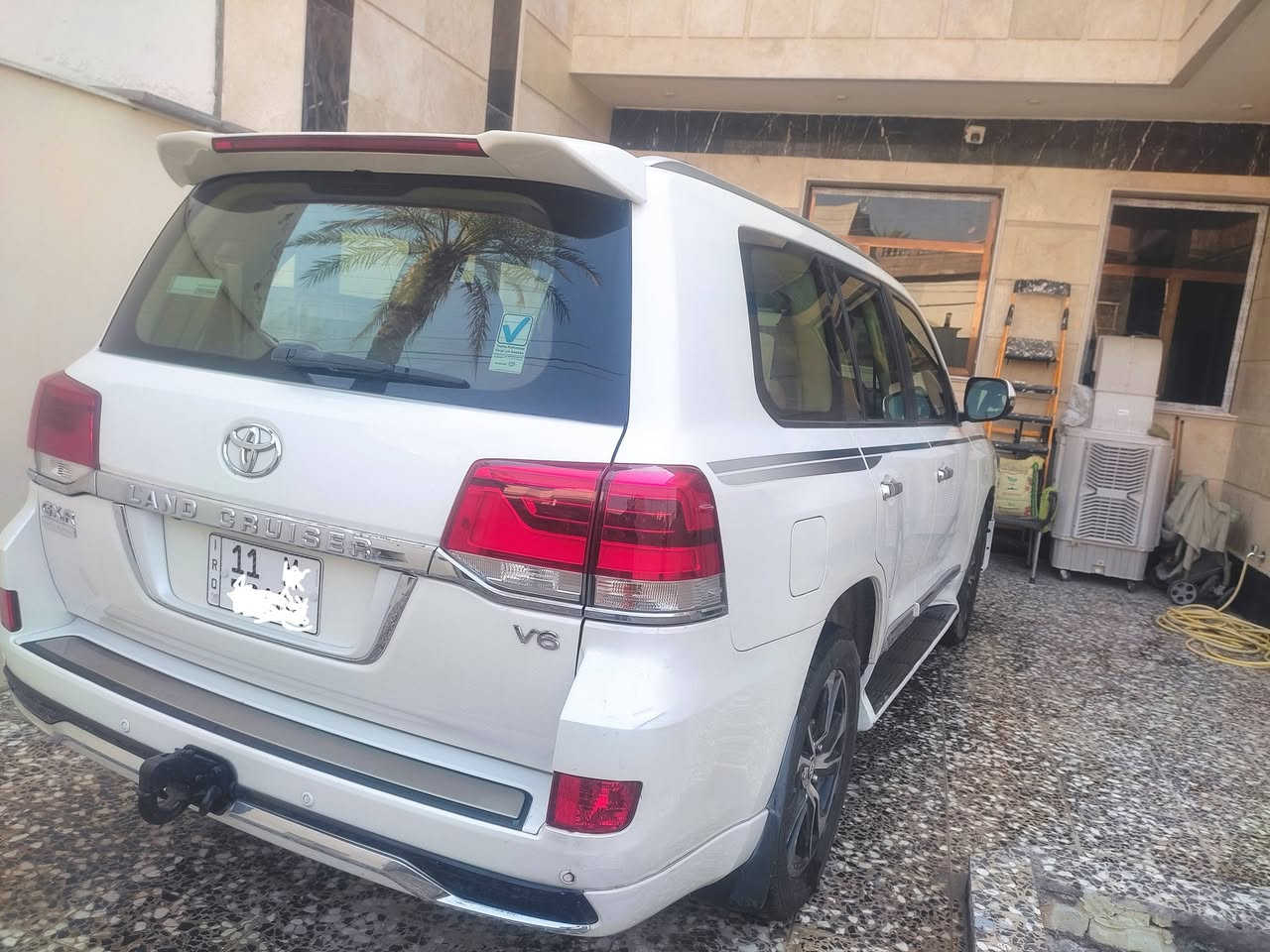 السلام عليكم
تويوتا لاندكروز 
2018 // ماشيه 97 ألف 
المحرك 4000 v6
رقم بغداد 
مواصفاتها /
. بصمه 
. سلايت روف 
. 3 شاشات 
.دبل ماوس 
. فور ويل 
. انظمه قياده 
. زراك امامي 
.8ايرباك 
. مري شفط  وقلاب عند الرجوع للخلف
اضويه ليزريه على دوسة الباب 
. ثلاجه 
. كشن جلد + كهرباء
. حساسات خلفيه أمامي 
بيها دعاميه اماميه وجاملغ امامي فقط صبغ غير مفتوح سياره جاهزه أي نقص مابيها رقم جديد انكليزي بغداد مميز باسمي هزه جديده  ويل كب لموديل 2021 
مكاني بغداد السيدية 
السعر4750 $(يعني 4 دفتر و75ورقه  دولار امريكي)
رقمي *********** وانساب
*********** واتساب
