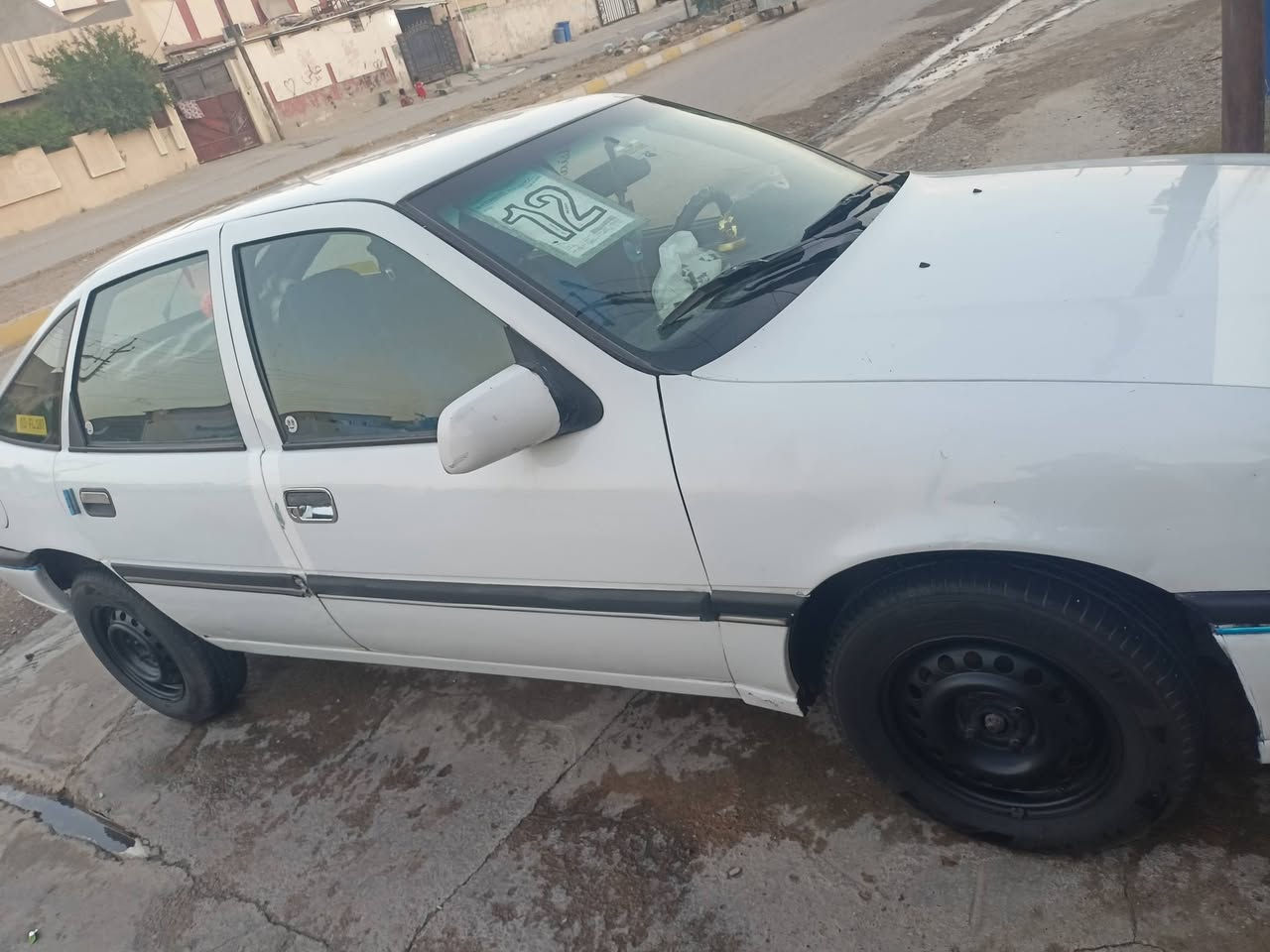 فكترا موديل 93 كير اوتوماتيك
كير محرك بالشرط  ترهم مراووووس حسب القناعه

لاصبغ ولا ضربه 

السياره جديده 

كله بلادي 

رقم ديالى 

دفتر بانزين بيها 

السياره كامله  تخم تاير جديد 

العنوان كركوك 

***********
