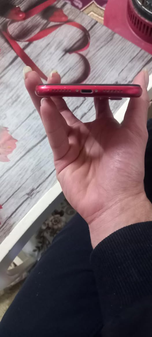 كلشي شغال مامبدل قطعه  فيس ايدي شغال ١٢٨كيكه   بس فطر من شاشه قليله من وره هم رقم هاتف ***********
