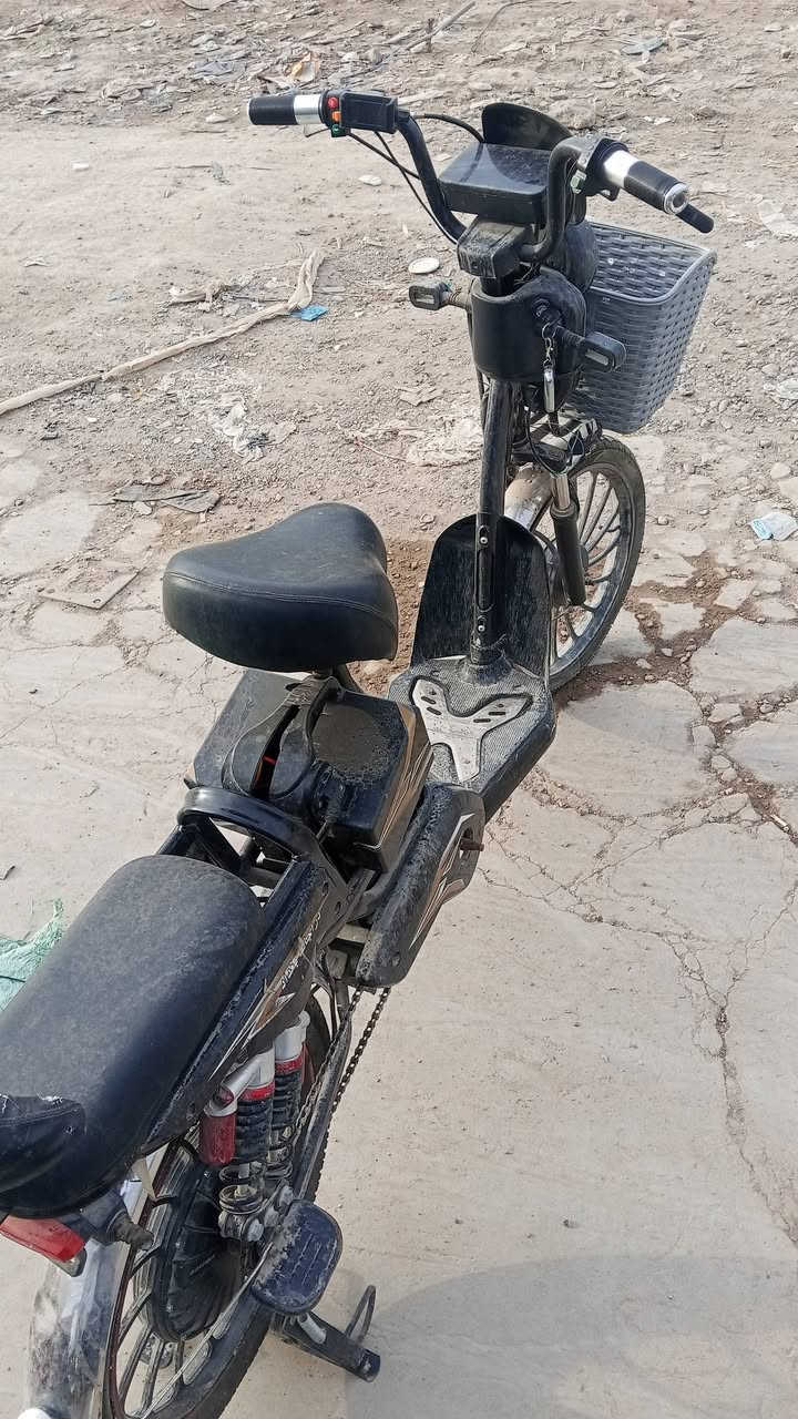 دراجة شحن حجم 20 اربع بطاريات جديدة نوع اورلكس  عقل و ملف 500  المرغوب بس الويل الامامي بيه  نقص بوربلرن بس تمشي طبيعي  سعر 260 و بيه مجال للشراي مكاني بغداد الدورة ابو دشير رقم الهاتف ***********
