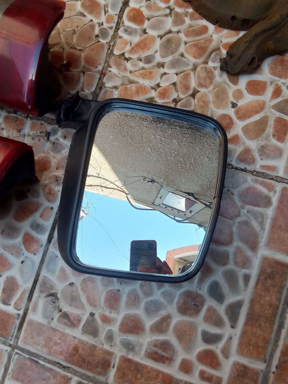 باب هايسه جهة العبري يرادله شويه تعديل+بك لايت أصلي +امريه جانبيه مكسور العضد قيم واخذ***********
