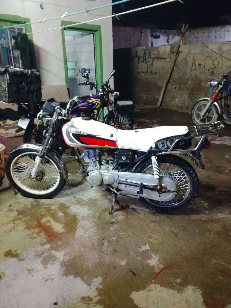 للبيع بدون اوراق شغاله كامله لاتجي تدكلي شناقصها مكاني ديالى ناحيه ابو صيدا السعر 250 ماجاوب خاص خابر وتدلل رقم ***********
