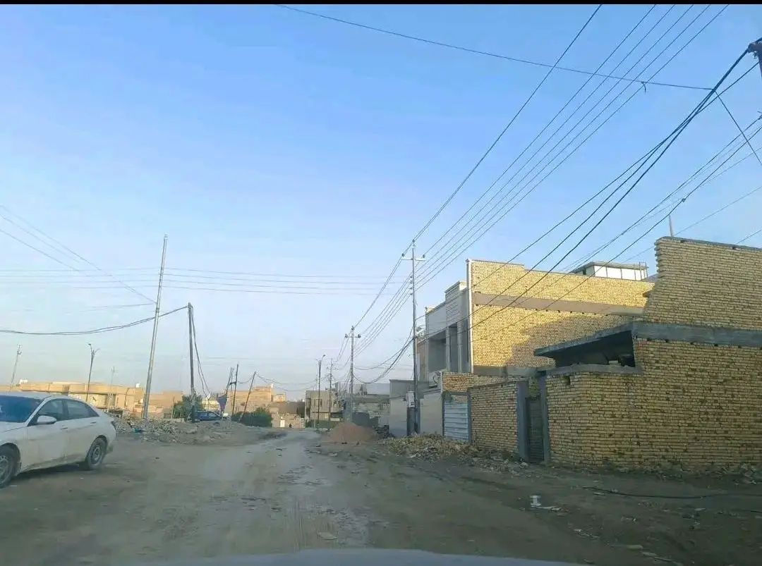 قطعة للبيع مقاطعة 42 بظهر الغسل إلي على الشارع الرئيسي السايدين مكانها مميز جداً الركن مبيوع باقي فقط النص الداخلي 
المساحة 130مع الفضله مربعة القطعه 
السعر 115وبيها مجال بسيط جدا للشراي الإتصال ***********
