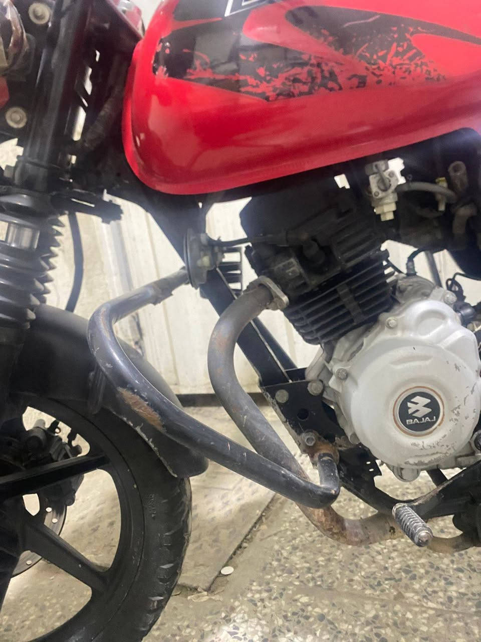 عندي هاي البوكسر للبيع رقم جديد بيها الماشه بيها. شمره  بس بدون دبلات  لان  جانت بل حجز وشامريها شمر من
 الكرين مال مرور واشاره  ليوره مكسوره   والصينيه مالتها  موجوده  يعني يرادلها بس شد
سعرها مليونين
موديل ٢٢
الشراي يتصل
***********
***********
