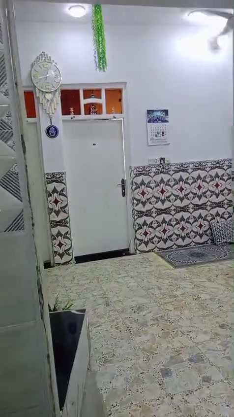 بيت للبيغ مساحة ،230 مرقم بلديه عقد 25 يحتوي على غرف نوم 2 وهول واستقبال ومطبخ وحمام داخلي وصحيات خارجية  وترك داير البيت وكراج سيارة كبير  بنزلة بيت خليفه الاتصال على الرقم ***********
