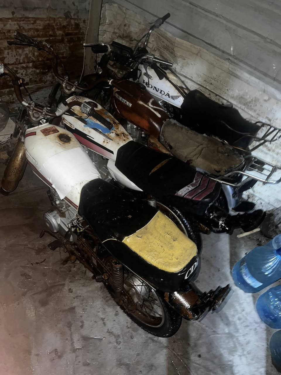 سلام عليكم دراجات  أدوات للبيع ايراني مكاين نضاف سعر الوحده ٢٠٠ وبيها مجال قليل حك جيه مكاني بصره الجزائر رجائا المو شراي لا يراسل لتواصل ***********
