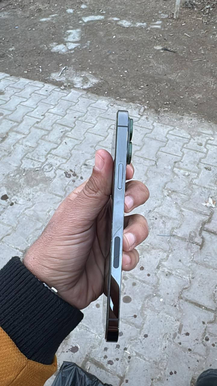 ايفون ١٣ برو ماكس ذاكر ١٠٠٠   تيره بطاريه ٩٦ جهاز نضيف ما مفتوح٧٥٠ بي مجال  مدينه الصدر ***********
