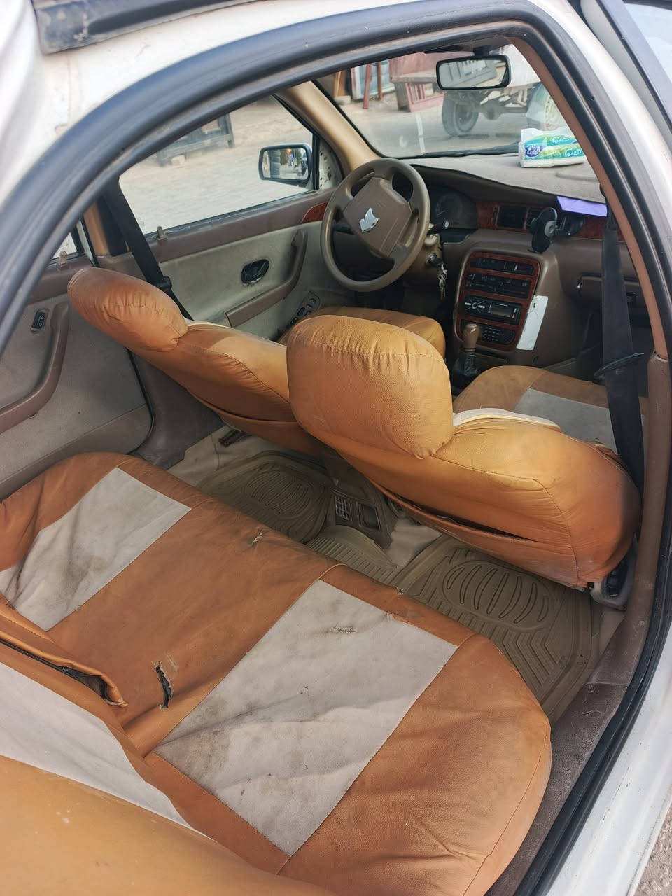 سلام عليكم شباب سمند للبيع 2011 رقم كربلاء بسمي السياره جاهزه مكفوله من الضربه بيها بس باردات قليله كامله مكمله عنواني كربلاء الحر قرب مستشفى التركي 
*********** السعر 37وبيها مجال
