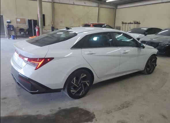 للبيع هيونداي النترا موديل 2024 لمتد فول الفول اعلى فئة بالالنترا 5 كاميرات محيطية بدون ايرباك وبدون صبغ ولا ضرر فقط دعامية امامية السيارة موجودة بالاردن المنطقة الحرة تريدها كتاب شهداء او حرة حسب رغبتك السعر مطروح بالاردن 155 
للشراء زيارة المكتب في بغداد الصليخ او الاتصال ***********
