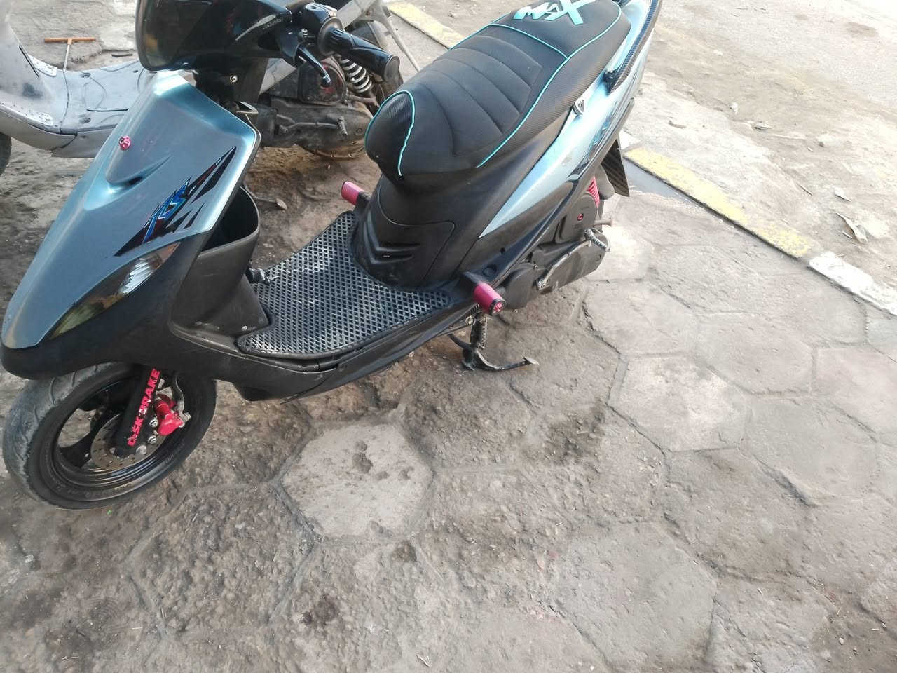 ماكس عداله صاله شهرين طالعه من الحاويه وصله وياه 900 متوازي عله بعيته ***********
