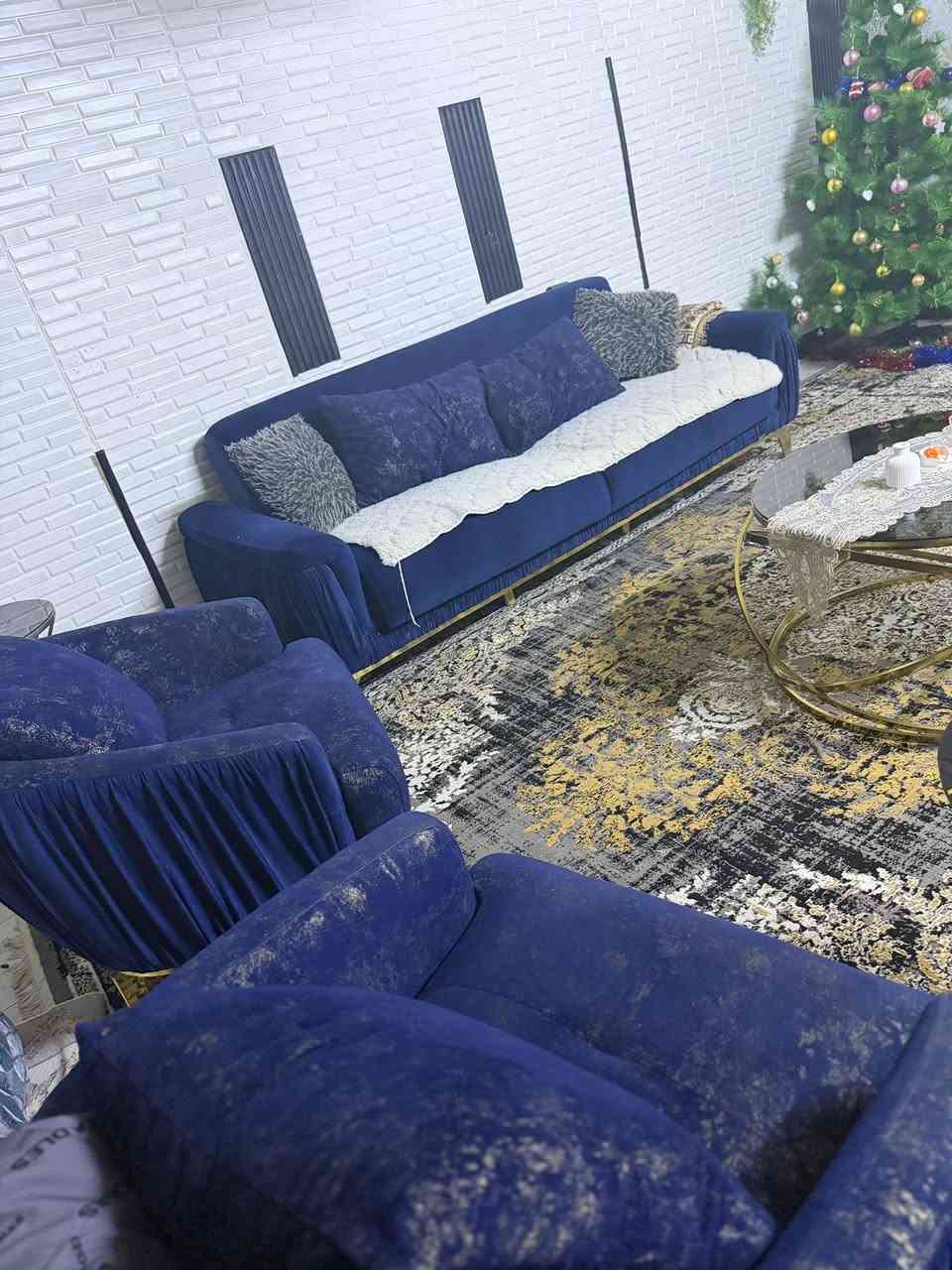 السلام عليكم 
اغراض بيت كامل للبيع 
غرفة نوم جديدة كلش + كنتور وجرابي 2 ام النفر 
تخم قنفات تركي 10 نفر الاصلي من ديوان يصير سرير
كاونتر 3 متر + سنك مرمر 
طباخ تكنو نظيف جدا 
تلفزيون بلازمه جنرال كولد سمارت مقوس حجم 55 جديد + ميز ديكور ثلاجه ام البابين سامسونك
فرن حديد مبردات 2 
صوبه صالون ياباني 
ميز طعام و6 كراسي 
للاستفسار خاص او اتصل ***********
