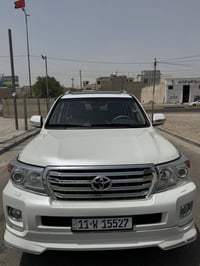 لاندكروز 2014 بريم اصل فتحه سقف كشنات جلد  وكهرباء ٣ دكم زراكات 8 ايرب...