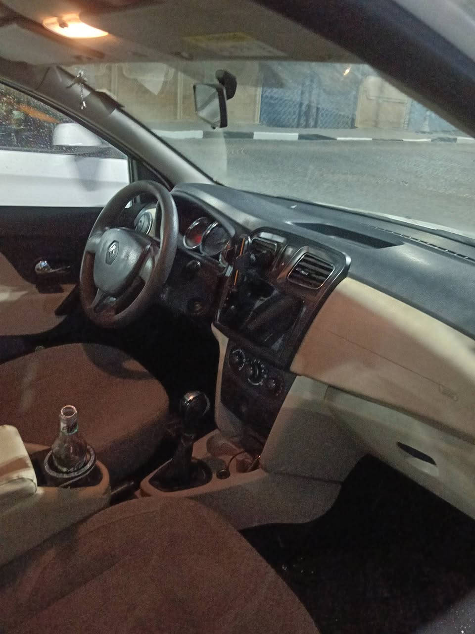 السلام عليكم رينو سمبل مديل2016
بيها جاملغ صفحه السايق  وشخط بل باب الخلفي بل بوليش يروح السياره جاهزه يرادلها ترتيب شوي صوت درايم شفت وتبريد بي نقص غاز سنويه 2031 رقم انكليزي السعر 63 وبيها مجال قليل شادلها شاشه المكان البصره القبله ***********
