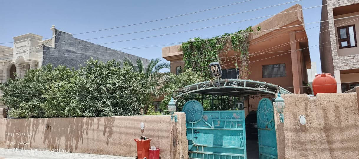 دار للبيع 
القادسيه مربع الحلاوي

دار 600 متر طابقين
الواجه 20  النزال 30

غرفتين نوم الطابق الاول 

صاله مفتوحه  + مطبخ  + استقبال
الحمامات مفصوله

الطابق الثاني 3 غرف نوم  مع سويت 
 
حديقه كبيره 

كراج  ياخذ سيارتين 

السعر خاص وتساب او مسنجر
/////////////////
***********
/////////////////
