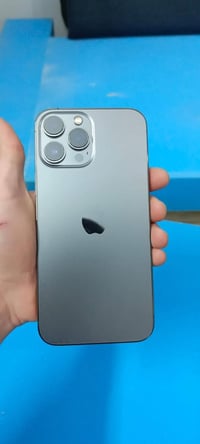 ايفون 13 برو ماكس  ذاكرة 256  البطارية 76  السعر 650 07700169969