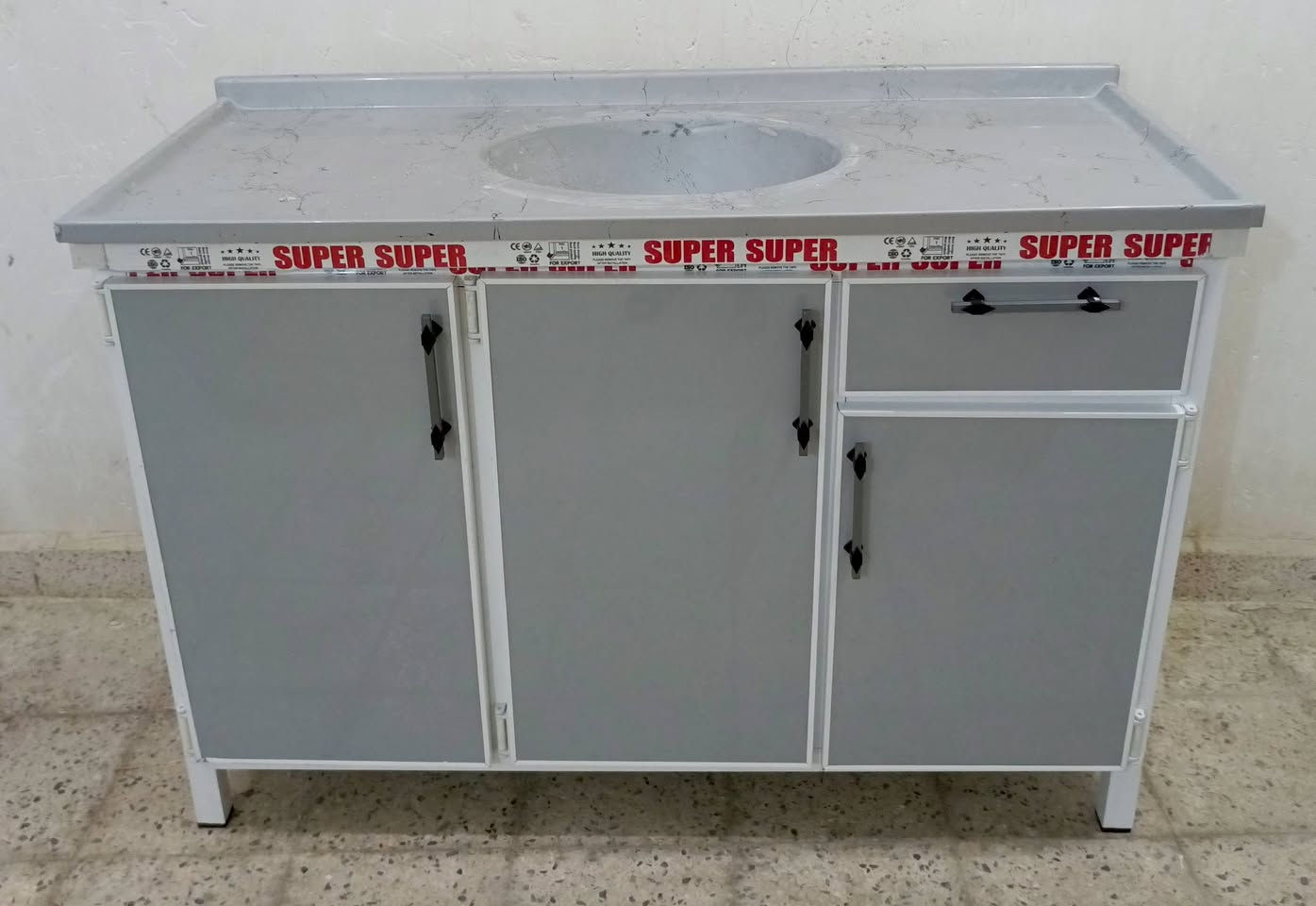 سنك متر و 30 جديد سعر ١٣٥
كاونتر مترين والسنك متر و 30 ملحق متر و 30 شغل مضبوط سعر ٤١٠ ***********
