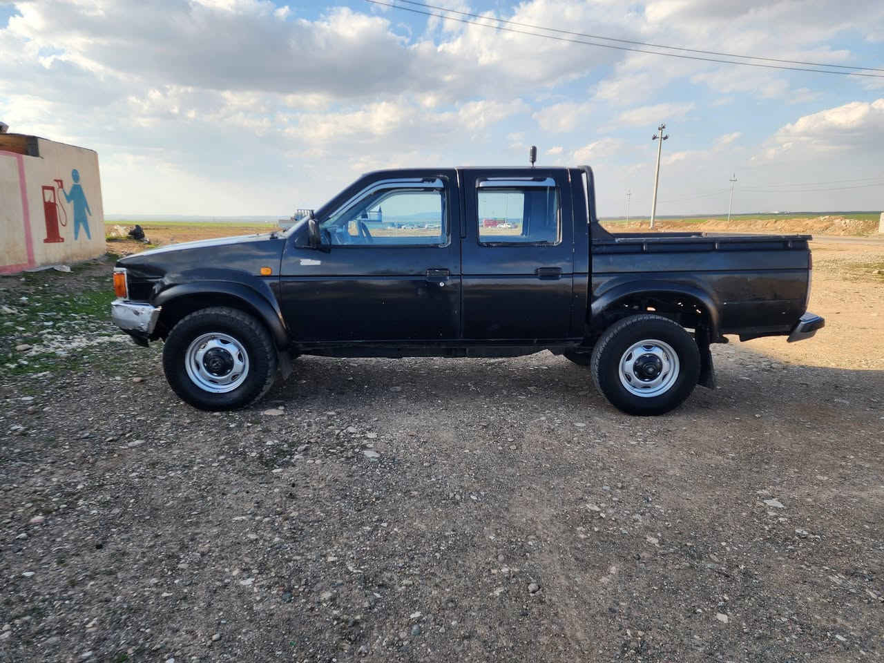 نيسان مؤديل 1997كا مل كرا وه به 2002مه كينه Zته بريتو باوه ر  كيرو مه كينه و ئه كسلى دواو بيشى كرا وه به 2002بيشى جكنيته قو رسوسوكى له جي خؤ ئيشه كا  سه يا ره كه هيج ليداوى و قرجى نيه هه مو كيا نى به شه رت كا ره با ى مه زبوته كيجه كا نى هه مو ئيش ده كا 4تاى لؤكى زيره هه تا بلى تو ندو تؤله هه ي كه لى له و ره سما نه زؤر جوا نتر سه يا ره كه ئا م بوه ئا رمه كه ى ون بوه به شه رتى ئه وه ى ما كه سنه بئ سعر ى 34كه لا
***********.            ***********
