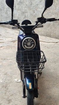 دراجة " R9 " للبيع نظيفة و ما بيها اي مشاكل دبل اشارة و بيها رجوع للخل...