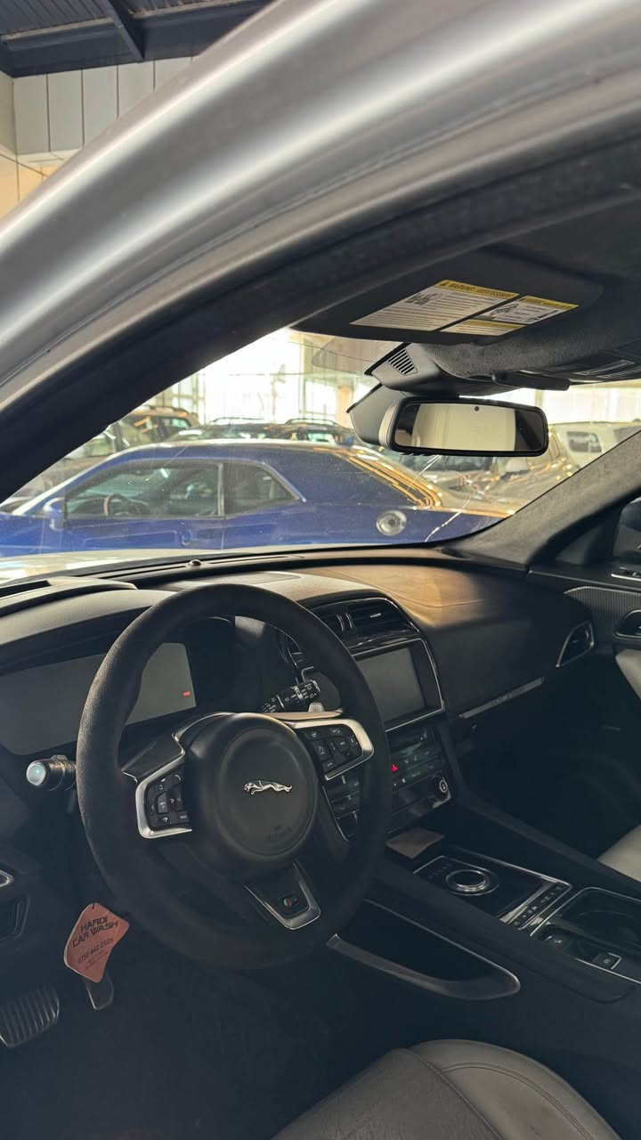 jaguar f pace 2017 v6  جاگوار
فول فول s line شەش پستن سوپەرجارج مەکینەی کراوەتەوە بە شەرتە هیچی نیە  جاهیزە رەقەم فەحس و هەزە و سەنەوی هەمووی نوێیە ١٢٤هەزار کم رۆییە تحویل غرامە بە شەرتە 

رقم:*********** أربيل, العراق
