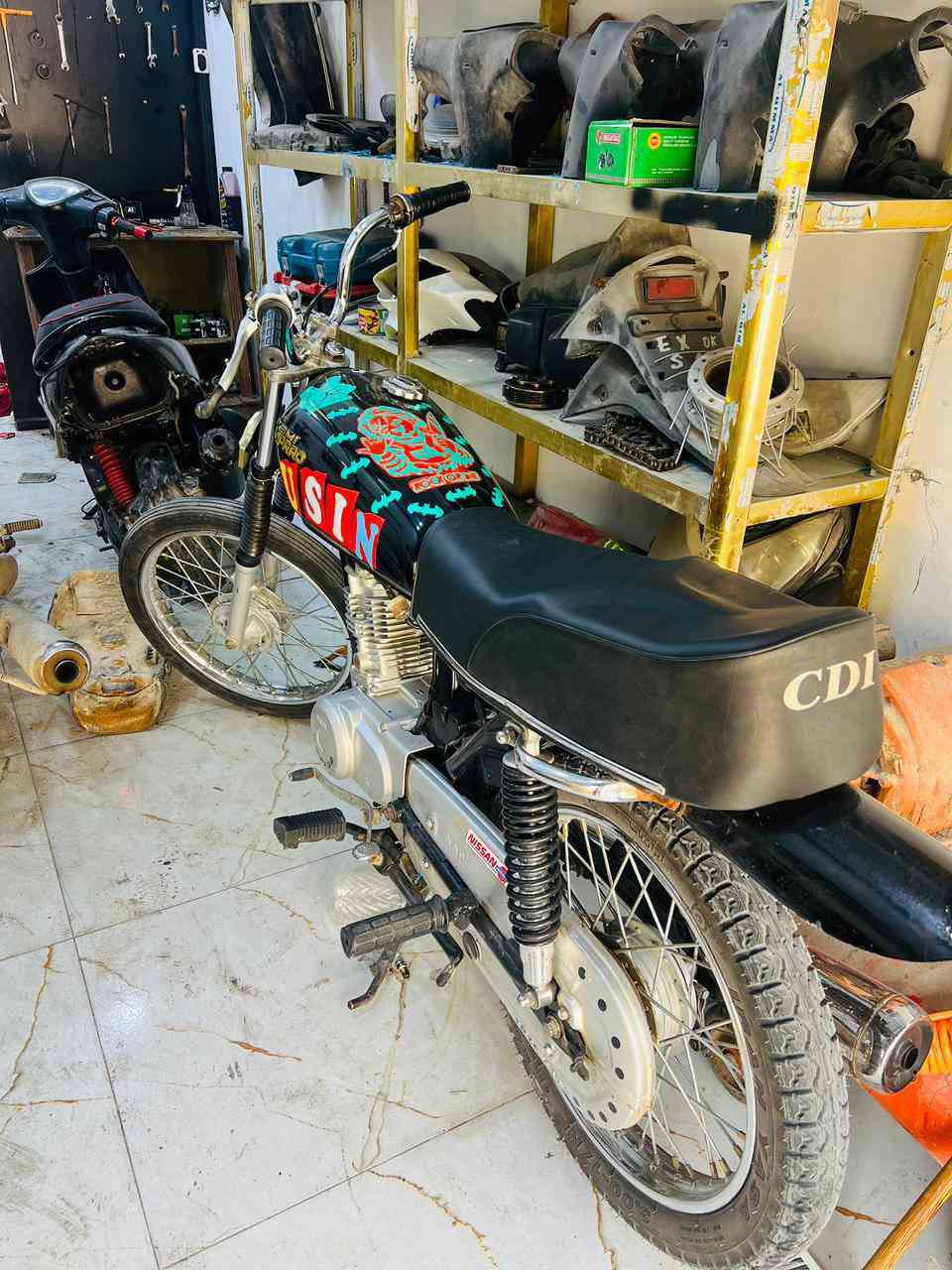للبيع بس التعميره بدون مكينه وسله وشاصي ب350قفل ***********
