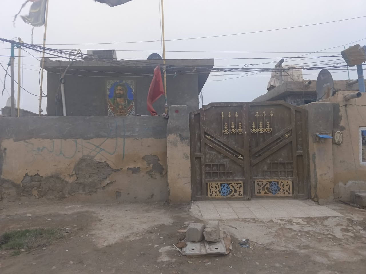 بيت للبيع نهايت سوق زوريجات غرفتين وصاله استقبال / سعره 10 وبي مجال / والبيت زراعي ***********
