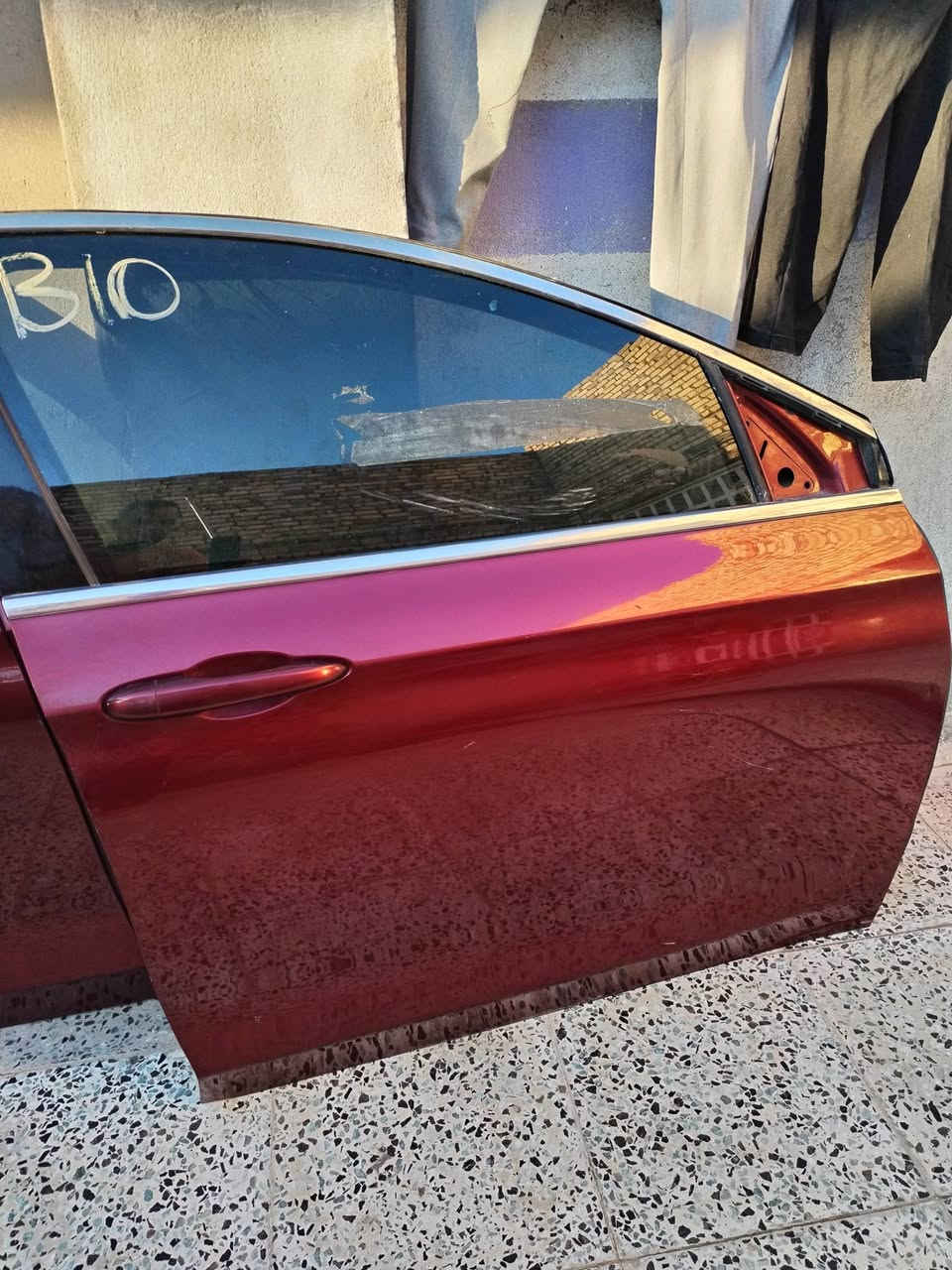 السلام عليكم تحيه للادمن حبايب گلبي أبواب سي ٢٠٠ ماروني ١٧ كاملات مقفلات وابيض يمنه ودوسات وشباك وجام ويدات خارجيه وداخليه وبطاين ودعاميات خلفيه ومكاين جام وعندي أبواب لصبغ مكاني ديوانيه ***********
