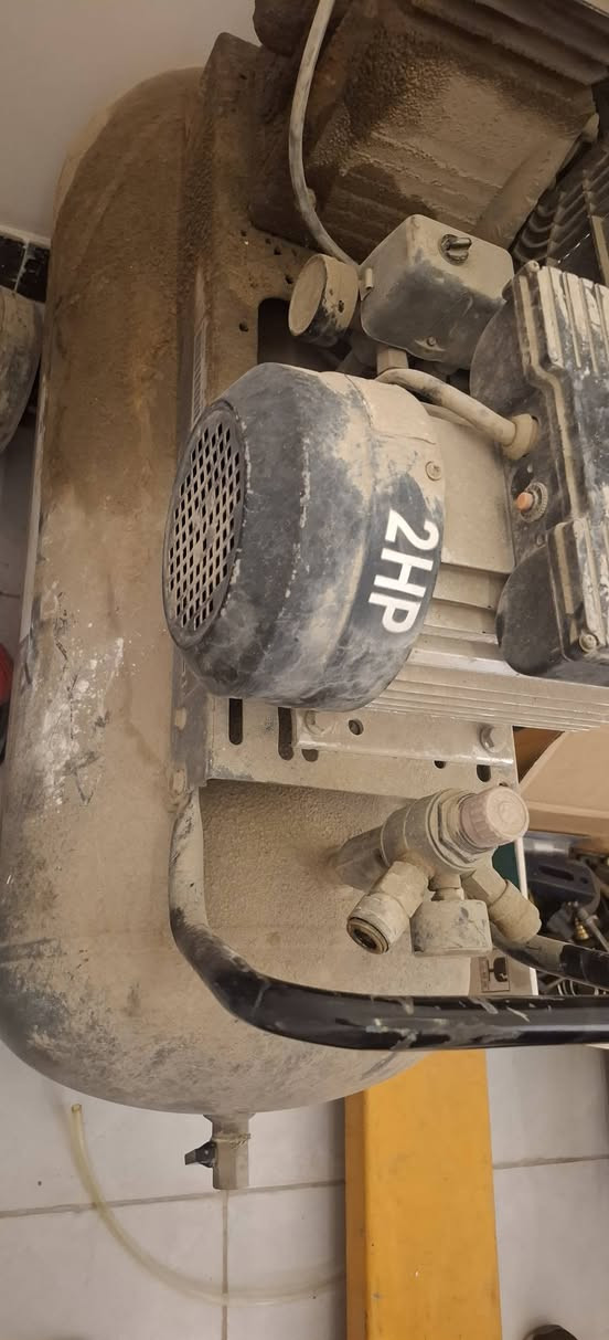 شروة كمبريسرات مستخدم 
٣٠٠ لتر صيني ٣ حصان شغال 
٢٠٠ لتر ايطالي اباك ضاغطة عاطلة 
١٥٠ لتر ٢ حصان ضاغطة عاطلة 
ضاغطة ٢ بستم جديد 
السعر مليون


**إذا كنت صاحب هذا الإعلان وتريد حذفه لأي سبب، رجاءا أرسل رسالة إلى الدعم الفني**