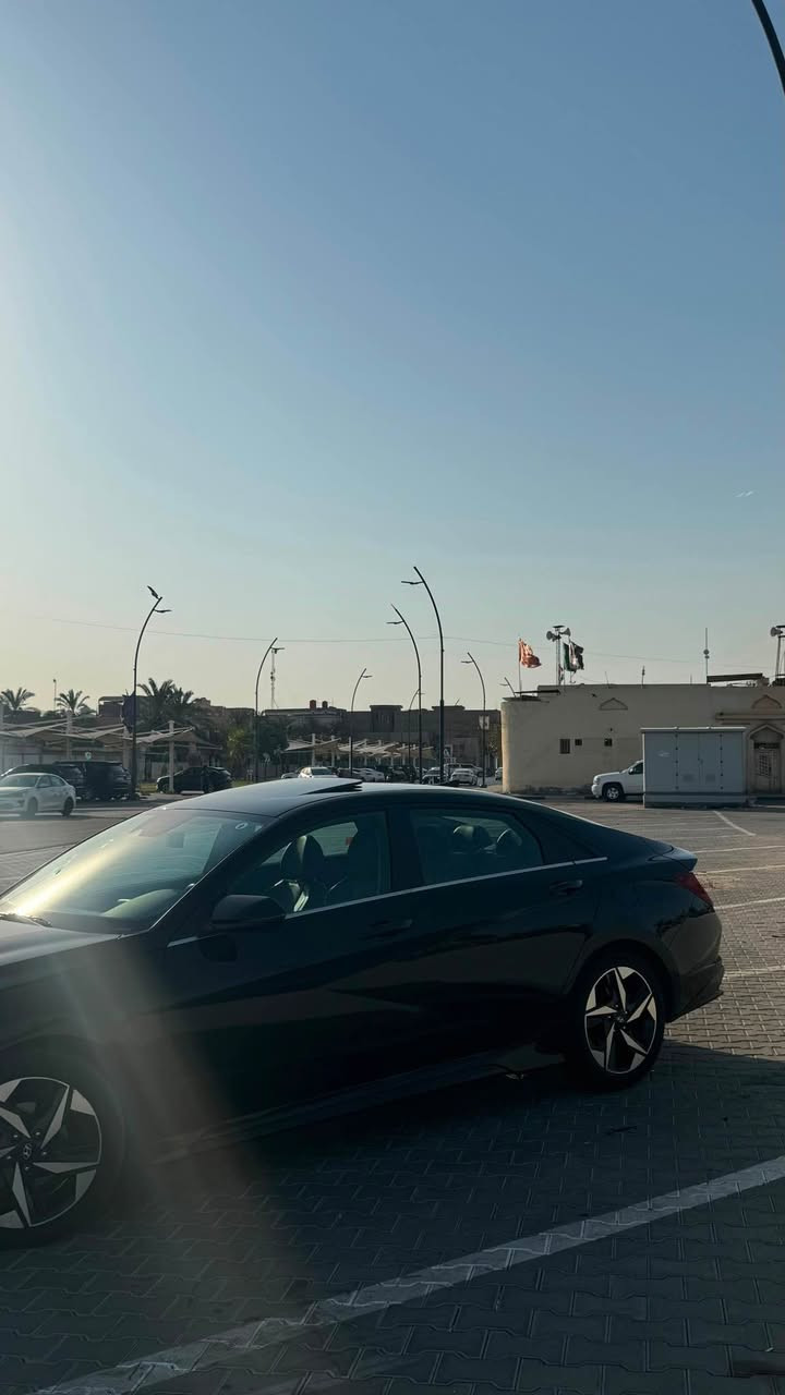 السلام عليكم 
النترا 2023 فول مواصفات ليمتد وارد أمريكي رقم بغداد الانكليزي معوقين جاهز للوكالة حادث السيارة بنيد فقط مستبدل وبيها طخه بالدوسة اثناء التحميل بالميناء صارت محرك  2000 دوش المرغوب 
مواصفات السيارة 
1- بصمة 
2- فتحة 
3- بصمة ابواب وجنطة 
4- تشغيل عن بعد 
5- رادار امامي وخلفي وبلمري 
6- تحديد مسار 
7- شاشة ديجتال متصلة 
کشن وستيرن تدفئة
 9- انضمة قيادة 
10 - لد امامي خلفي 
11- كامرة دوارة 
12- كشنات جلد
13- أنظمة قيادة Normal - S.Sport - Sport 
14- دخول ذكي وتحكم ستيرن
 وباقي المواصفات المعروفة سعر السيارة ١٣٧
مكانها البصره للاستفسار رقمي⬇️
*********** البصرة, العراق
