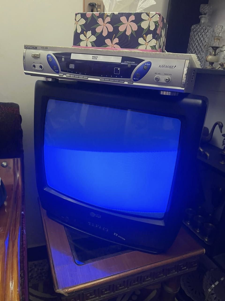 السلام عليكم للبيع تلفزون قيثاره جديد جدآ غير داخل تصليح مكفول  2010 مع سيدي شغال ريمونت الاصلي ضايع جبتله ريمونت جوكر ال جي  شغال 100 ب100 السعر 65 الف العنوان بغداد***********
