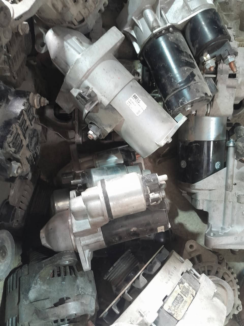 السلام عليكم عندي بلكات أمريكي اصلي و سلف و دينمو انواع السيارات أمريكي كوري ياباني للبيع جملة فقط ***********
