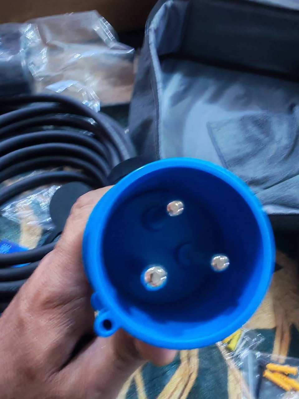 السعر  150 الف  🛻
شاحن سيارة 🚗 كهربائية بتيار يتراوح بين 6-32 أمبير  طول الكيبل 8متر وجهد كهربائي بين 200-250 فولت.نوع القابس: الجهاز مزود بقابس شحن من النوع 3-pin CEE إلى النوع 2. 🚗🚙


**إذا كنت صاحب هذا الإعلان وتريد حذفه لأي سبب، رجاءا أرسل رسالة إلى الدعم الفني**