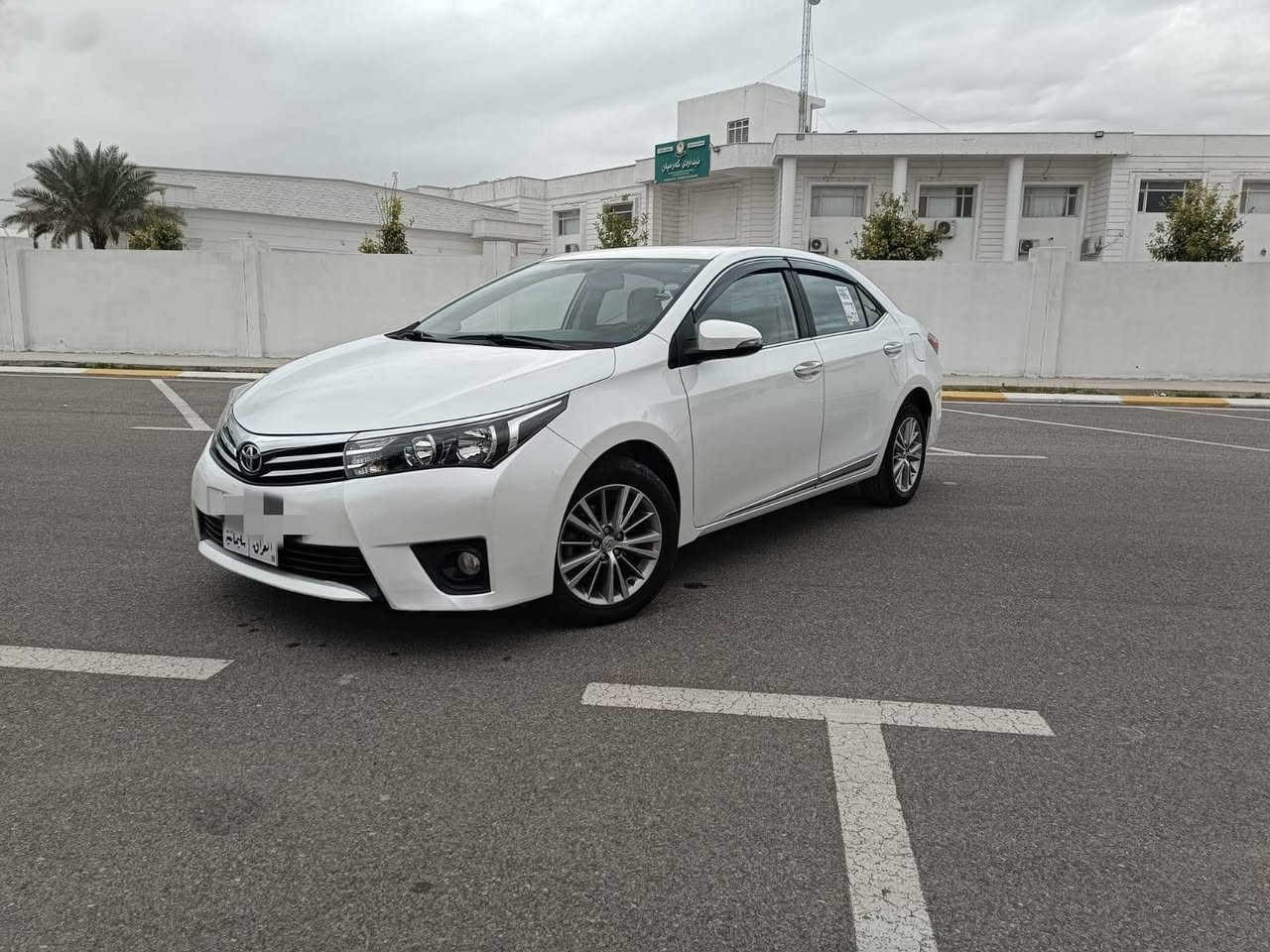 سلام عليكم كرولا خليجية 2015 رةقم سليمانية 
مواسةفات بسمة محرك 18 كبير بدون صبغ لوك
 ماشية 71 حقيقي  سيارة بسمى تحويل او وكالة شرط هزة براد جديد سبير مانازل گیر محرك شرط مكان سيارة بكلار صونةر موجود بصورة 
***********
