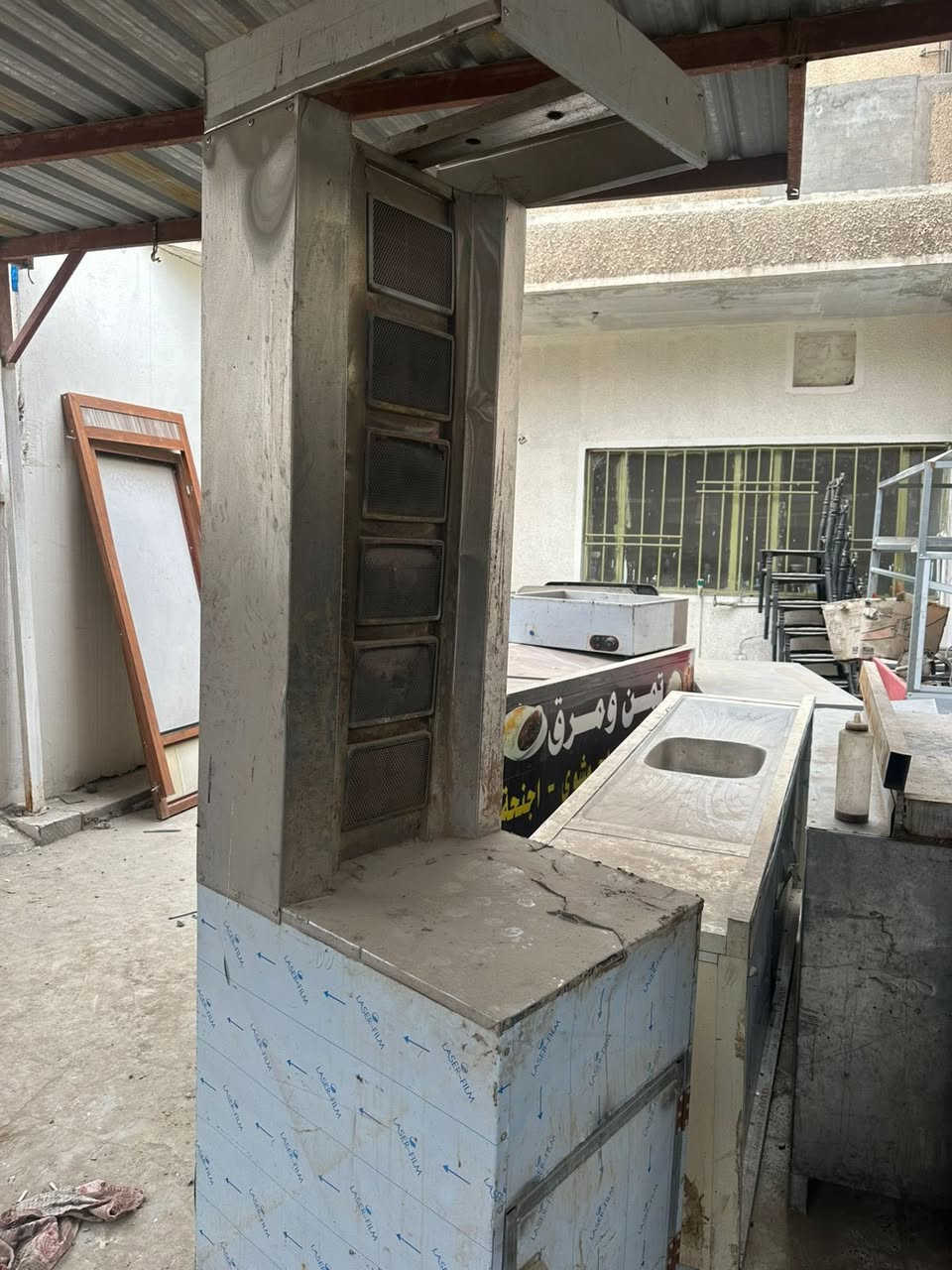 سلام عليكم . 
غراض نضافتهم ٨٠ بالميه شوايه مال كص مشتغله ٧ ايام فقط قلايه مال فنكر وفلافل وبركر ما مشتغله نهائياً تجي تشوف بعينك واي كلام مخالف اني اخسرلك الي تريده عندي هواي غراض كلشي بسعره والغراض متروكات وعليهم تراب بس يحتاجلهم غسل  فقط
مكانهن الشعب 
للأستفسار اكثر الاتصال: 
كلشي بسعره الي تريده تعال شوفه بعينك واقتنع واني اراعيك بالسعر وبخدمتك امانة الله الغراض جدد
مكلف بنشر للتواصل واتساب على الرقم ***********
