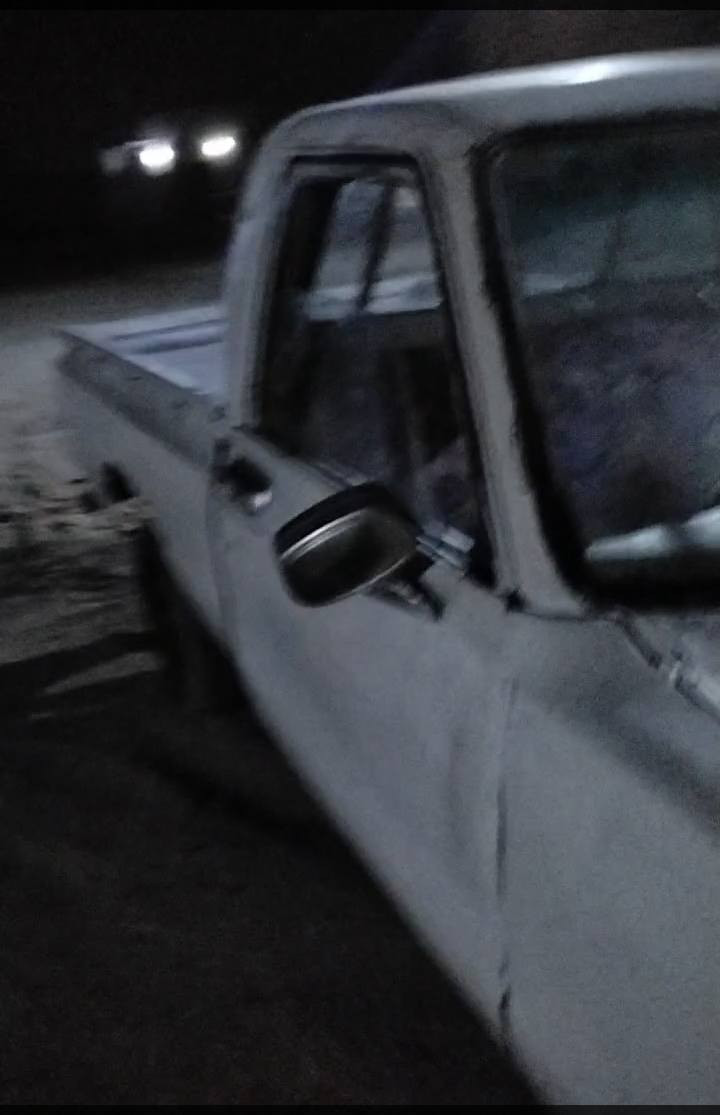 سلام عليكم سياره للبيع بيكم قديمه موديل 80 مكينه كير شرط الباقي شوف العين عنوان اسماوه اسعر 15 وبيه مجال ***********
