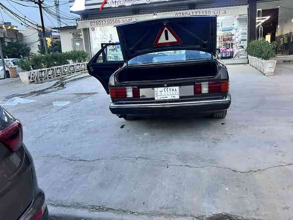 السلام عليكم للبيع السعر ٩٠ فقل 
مرسدس جامبو موديل ٩٠
حجم 300 SEباب قصير 
مصبوغ حزام بدون ضربه 
كير محرك صدر تبريد فتحه 
كهرباء كشنات كهرباء 
سنتر لوك اريل كهرباء 
دبل مروحه مكان السيارة 
بسمي تريد تحويل او وكالة 
بغداد حي الجهاد
***********
