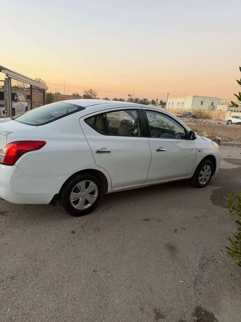 سلام عليكم نيسان سني هندي 2013
كير مكينه مكفولات 
صدر امامي خلفي سنوار مرفق بل صور 
ماشيه 97 صدر امامي خلفي جديد 
تخم تاير جديد 
عارضه 86 وبيه مجال بسيط 
مكاني البياع 
*********** بغداد, العراق
