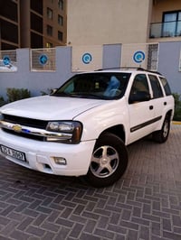 للبيع بلايزر موديل 2004 بدون حادث بدون صبغ فقط صبغ ربع باب الصندوق الخ...