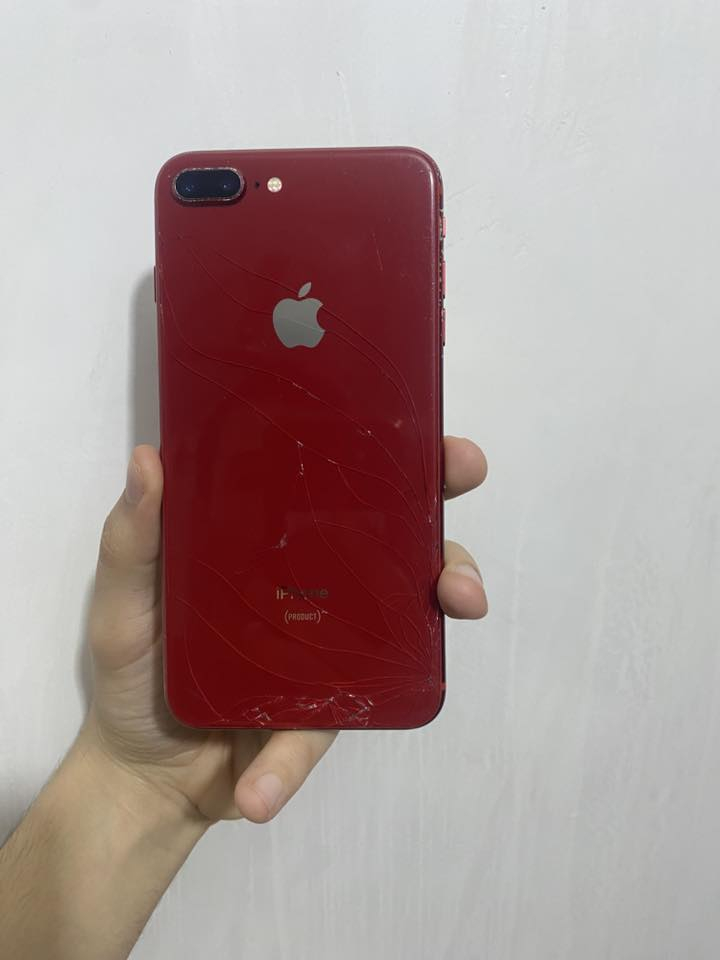 أيفون 8 بلاس 
النموذج M 
الذاكره 64
بطارية ٦٦ بلادية 
الجهاز كله بلادي 
فطور بسيطة بالظهر فقط 
كلشي شغال نت اتصال بصمة كامرات صوت 
السعر ١٢٥ وبي مجال 

عنواني بغداد مدينة الصدر ***********
